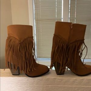 Fringe boots